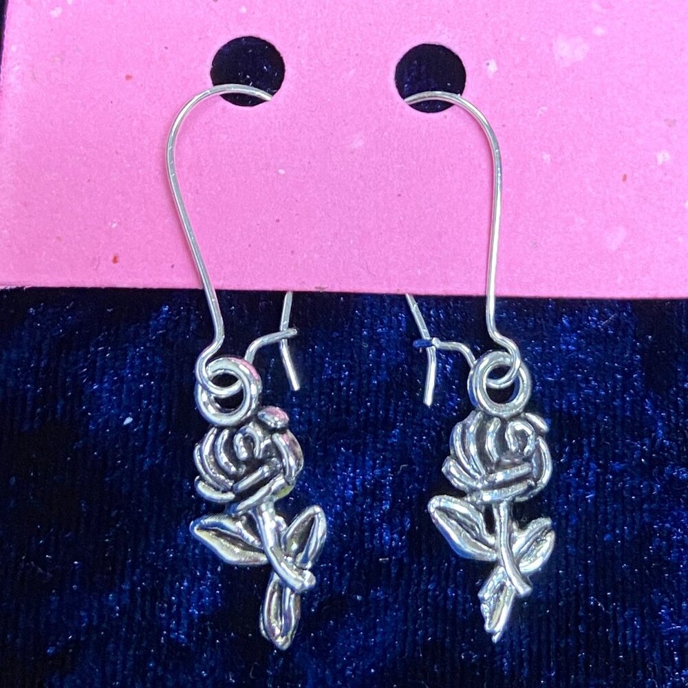 🦚 10 for $10 🦚 Victorian Rose Charm Earrings - Picture 2 of 3